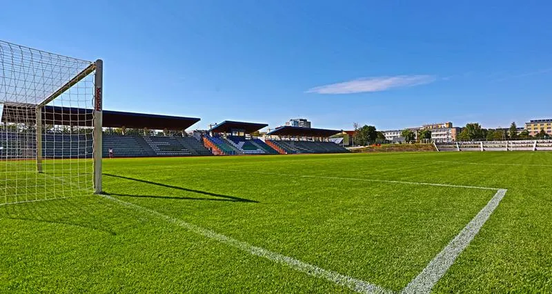 Jak obliczyć powierzchnię boiska do piłki nożnej: ile m2 potrzeba?