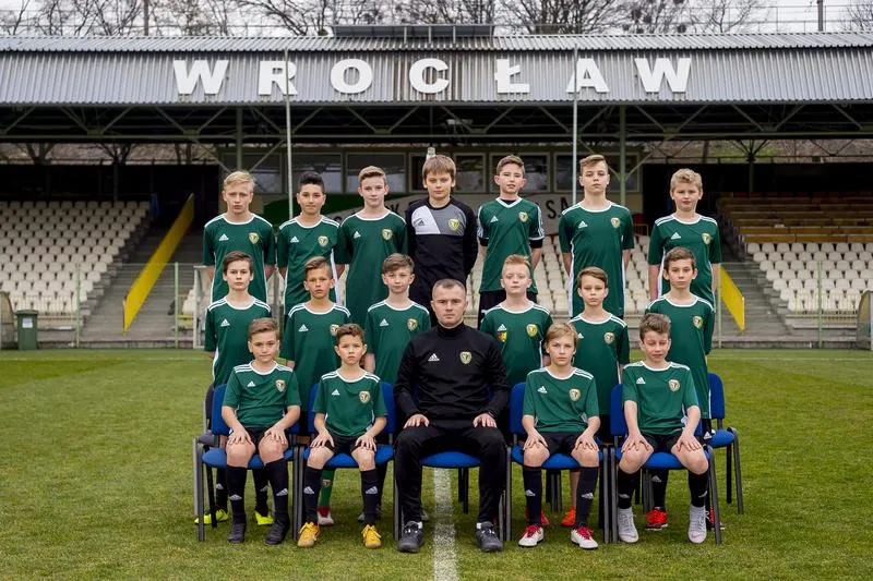 Jak z pasją wychować przyszłych mistrzów – przewodnik dla przyszłych trenerów piłki nożnej dzieci