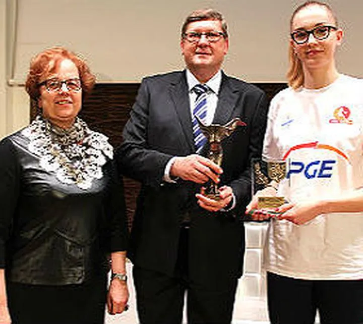 Odkrywamy tajemnice: ile naprawdę zarabia trener reprezentacji Polski w piłce nożnej?